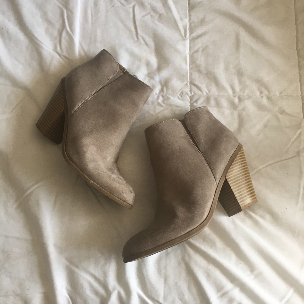 Banana republic heeled boots